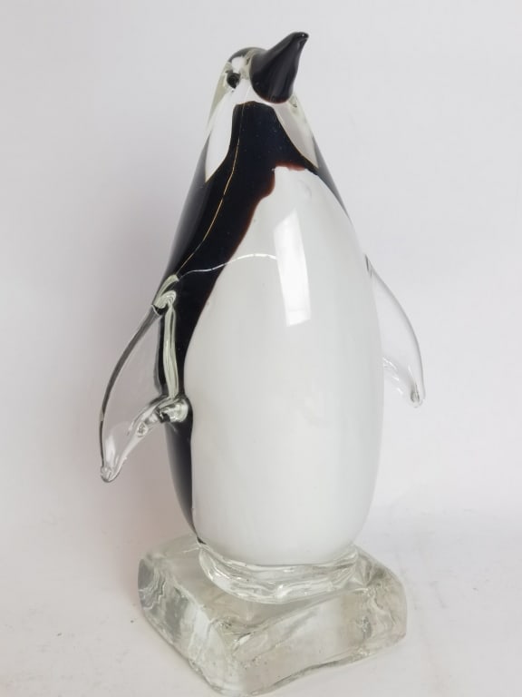 Vintage Murano Italy Black/White Glass Penguin: Vintage Murano Italy Black/White Glass Penguin, 9.25in