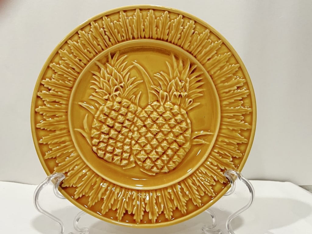 Bordallo Pinheiro Porcelain Yellow Pineapple Plate: Bordallo Pinheiro Porcelain Yellow Pineapple Plate, 8.25in