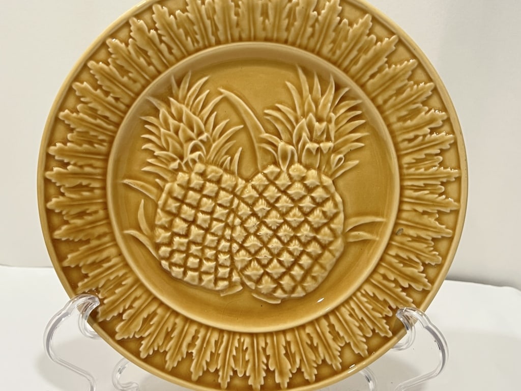 Bordallo Pinheiro Porcelain Yellow Pineapple Plate: Bordallo Pinheiro Porcelain Yellow Pineapple Plate, 8.25in