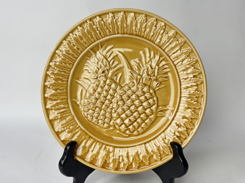 Bordallo Pinheiro Porcelain Yellow Pineapple Plate: Bordallo Pinheiro Porcelain Yellow Pineapple Plate, 8.25in