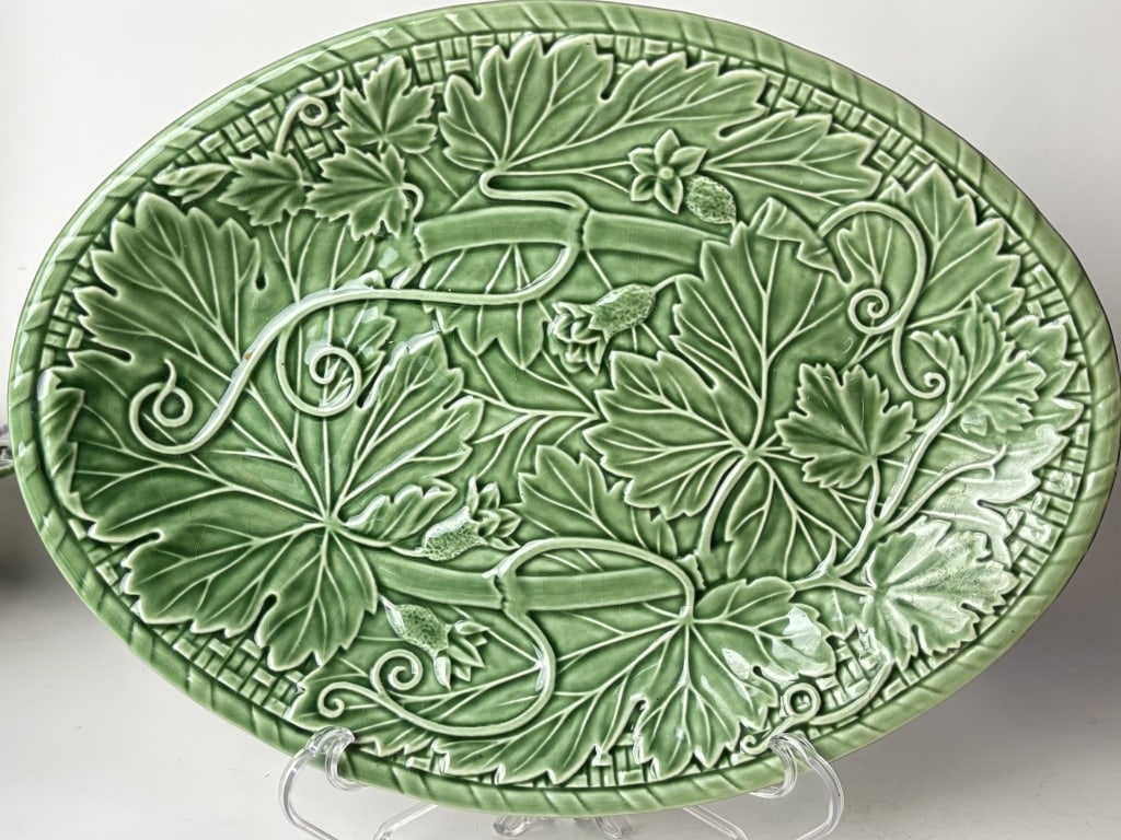 Bordallo Pinheiro Porcelain Green Vines Oval Plate: Bordallo Pinheiro Porcelain Green Vines Oval Plate, 15in by 11.25in