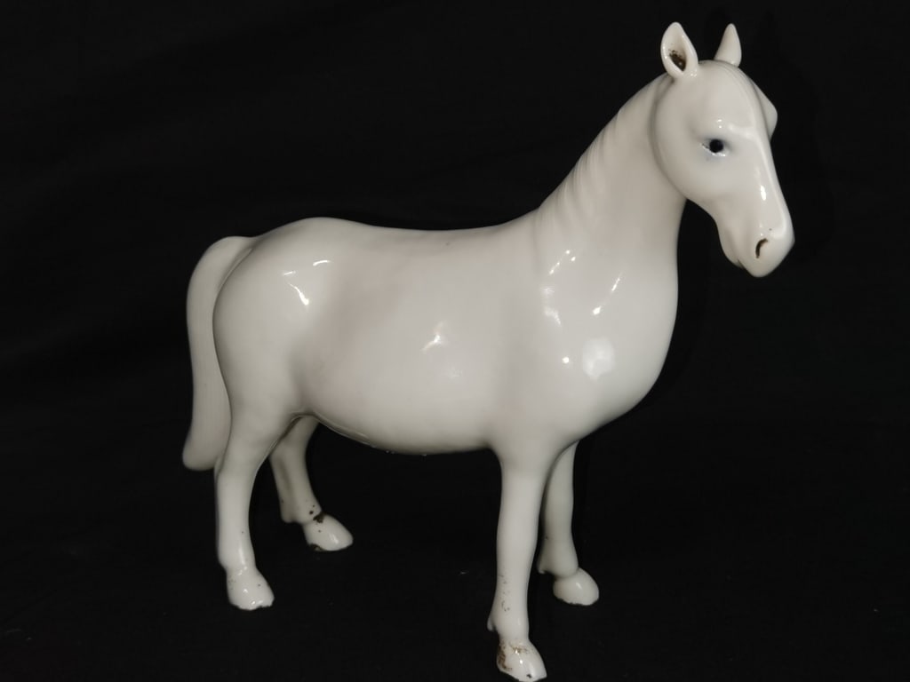 Qing Chinese Porcelain White Glaze B&W Horse (1 of 6)