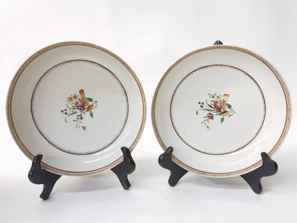 Pr. of 18th C. Chinese Export Porcelain Famille Ro: Pr. of 18th C. Chinese Export Porcelain Famille Rose Plates, 7 7/8in by 1.5in