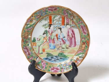 19th C. Chinese Export Porcelain Famille Rose Meda