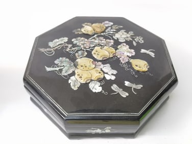 19-20th C. Chinese Mother-of-Pearl Inlay Wood Snac