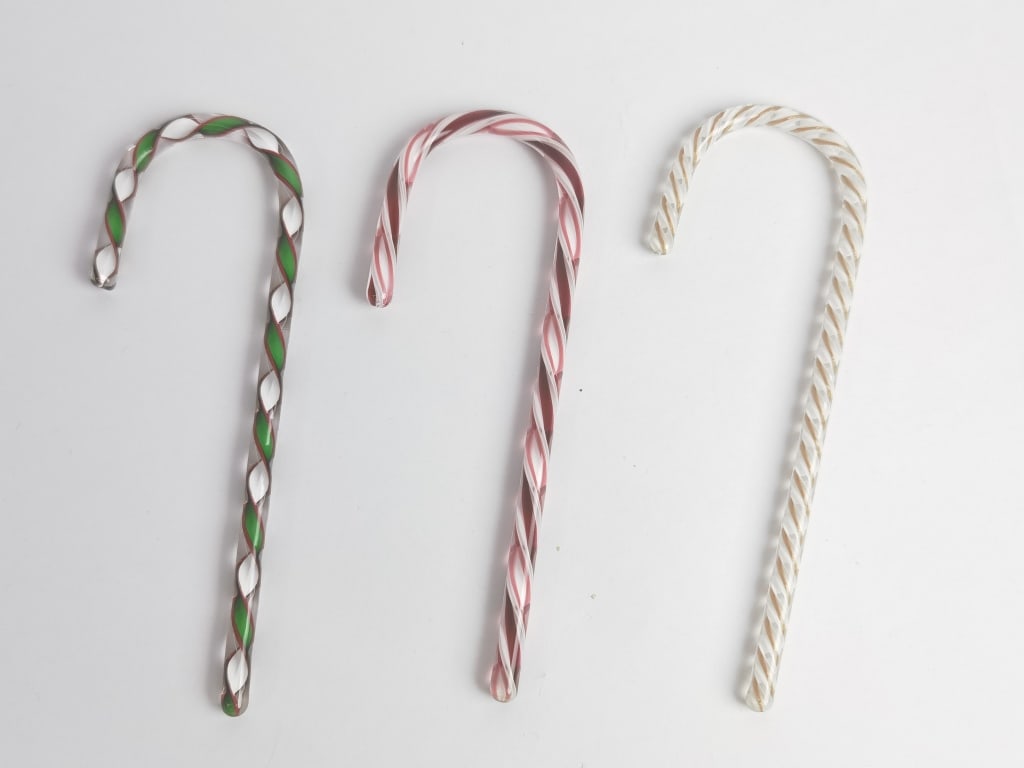 (3) Vintage Murano Italy Art Glass Sugar Cane Orns: (3) Vintage Murano Italy Art Glass Sugar Cane Ornaments, 6.25in