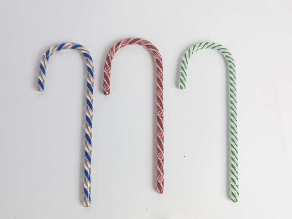 (3) Vintage Murano Italy Art Glass Sugar Cane Orns: (3) Vintage Murano Italy Art Glass Sugar Cane Ornaments, 6.25in