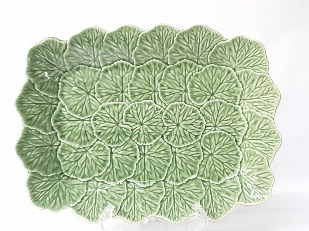 Vintage Bordallo Pinheiro Porcelain Geranium Plate: Vintage Bordallo Pinheiro Porcelain Geranium Plate, 15in by 11.5in