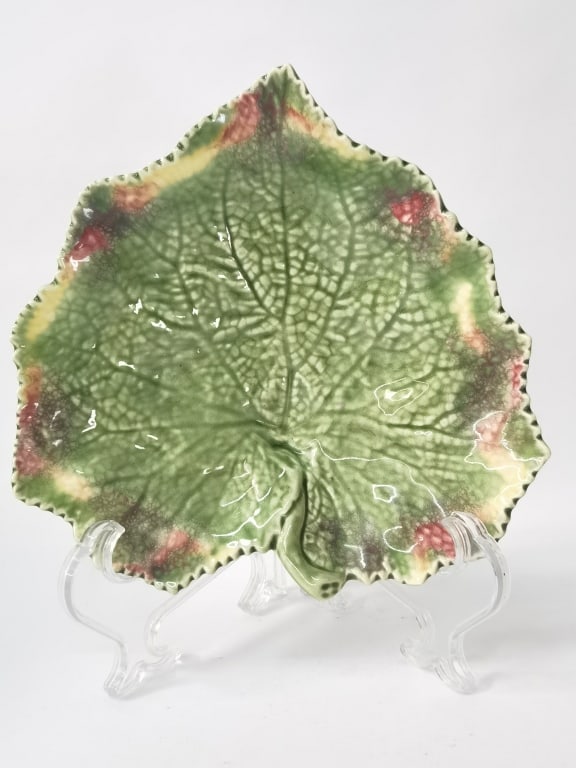 Vintage Bordallo Pinheiro Porcelain Maple Leaf Pla (1 of 3)