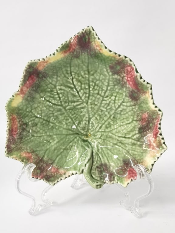 Vintage Bordallo Pinheiro Porcelain Maple Leaf Pla (1 of 3)
