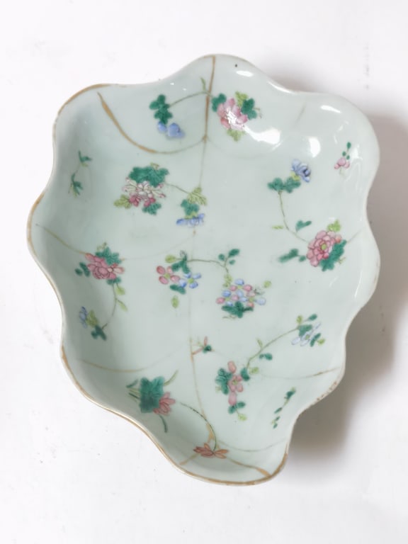 Qing Chinese Porcelain Pea Glaze Famille Rose Leaf (1 of 6)
