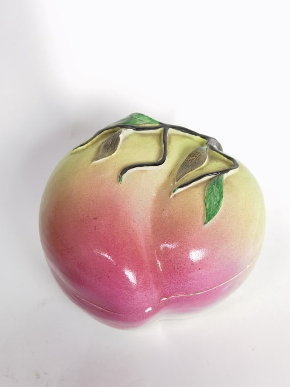 Chinese Porcelain Famille Rose Peach Box (1 of 4)