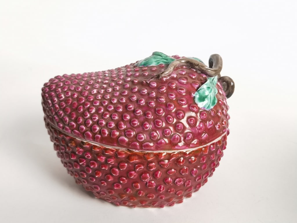 Qing Chinese Porcelain Red Glaze Lychee Box (1 of 6)