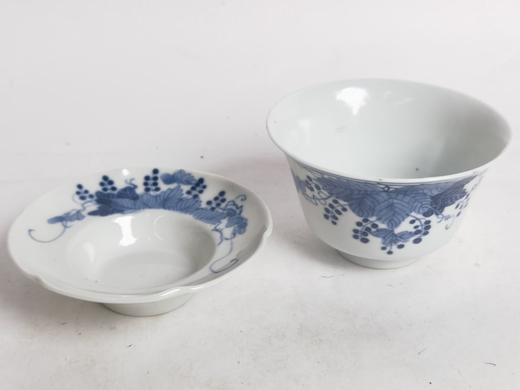 19-20th C. Chinese Porcelain B&W Grape Vine Tea Cu: 19-20th C. Chinese Porcelain B&W Grape Vine Tea Cup, 2.5in by 4in