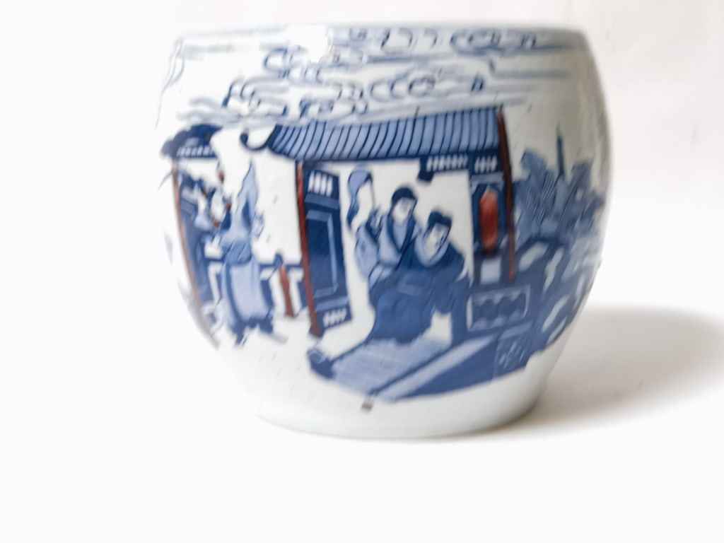 18-19th C. Chinese Porcelain Underglaze Red B&W Ja: 18-19th C. Chinese Porcelain Underglaze Red B&W Jardiniere, 8in by 9.5in