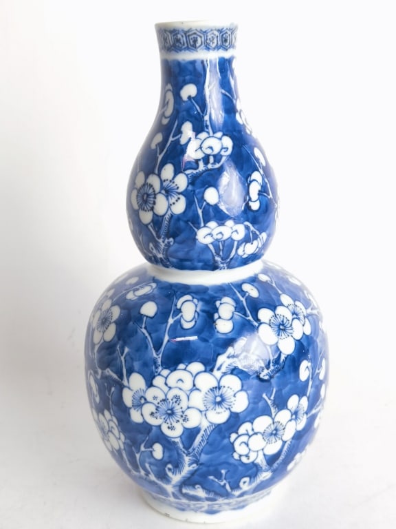 Kangxi Chinese Porcelain B&W Plum Gourd Vase (1 of 6)