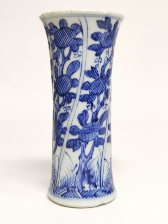 Qing Chinese Porcelain B&W Gu Vase (1 of 4)