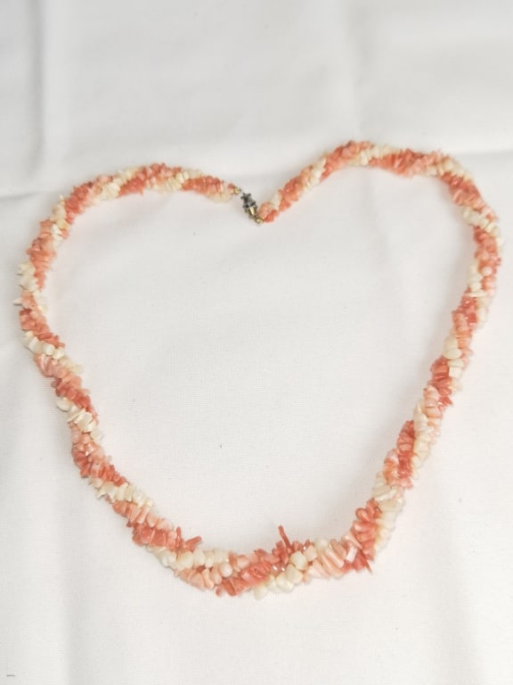 Vintage Pink Coral Beads Necklace (1 of 2)