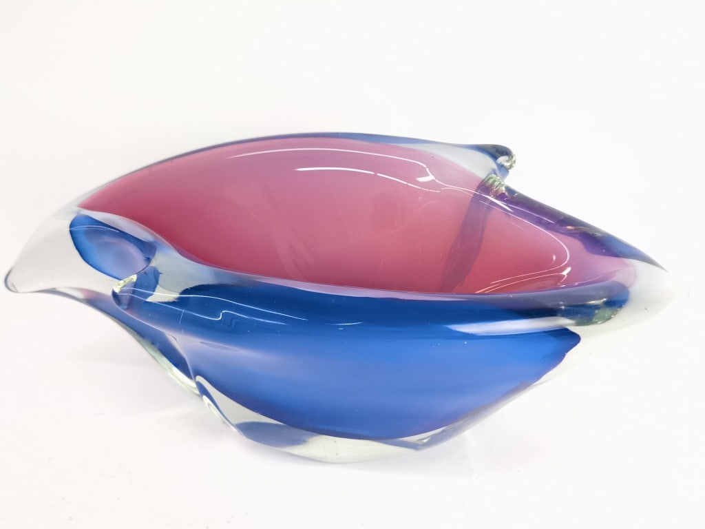 Large Vintage Murano Italy Blue Overcast Pink Art: Large Vintage Murano Italy Blue Overcast Pink Art Glass Bowl, 13.5in by 5in
