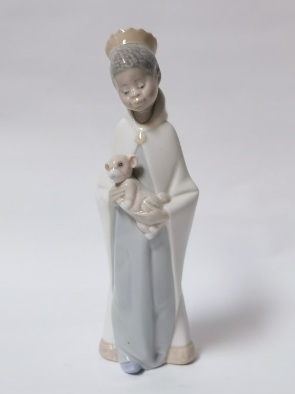 Lladro Spain Porcelain King Balthazar Figurine: Lladro Spain Porcelain King Balthazar Figurine, 8.5in