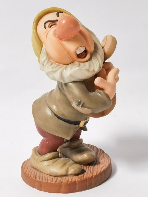 Walt Disney Snow White and the Seven Dwarfs "Ah-Ch: Walt Disney Snow White and the Seven Dwarfs "Ah-Choo!" Figurine, 4.5in