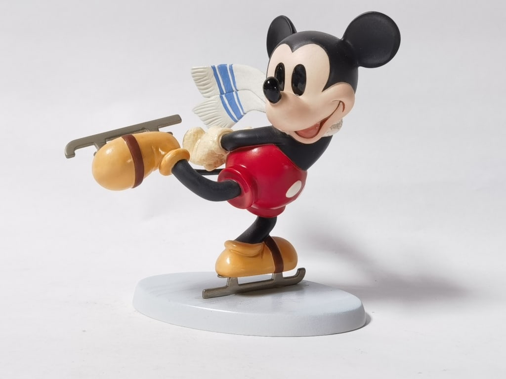 Walt Disney On Ice "Watch Me!" Mickey Mouse Figuri: Walt Disney On Ice "Watch Me!" Mickey Mouse Figurine, 5in