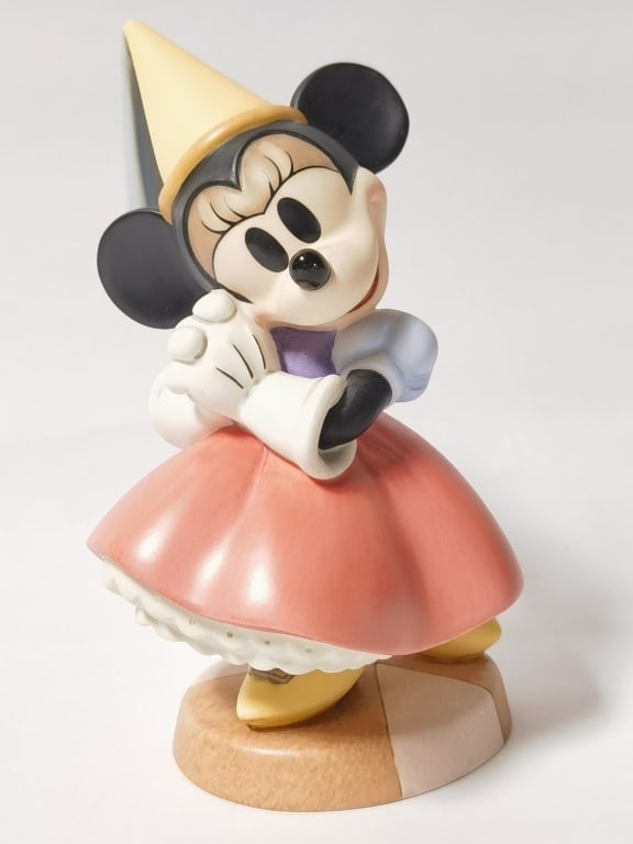 1996 Walt Disney Animator's Choice Princess Minnie: 1996 Walt Disney Animator's Choice Princess Minnie Brave Little Tailor Figurine, 6.25in