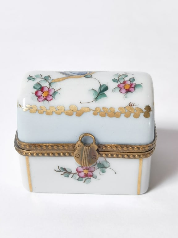 Vintage Limoges France Porcelain Floral Trinket Bo (1 of 5)