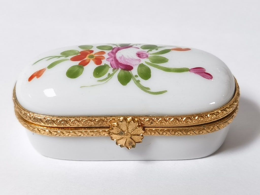 Vintage Limoges France Porcelain Floral Trinket Bo (1 of 4)