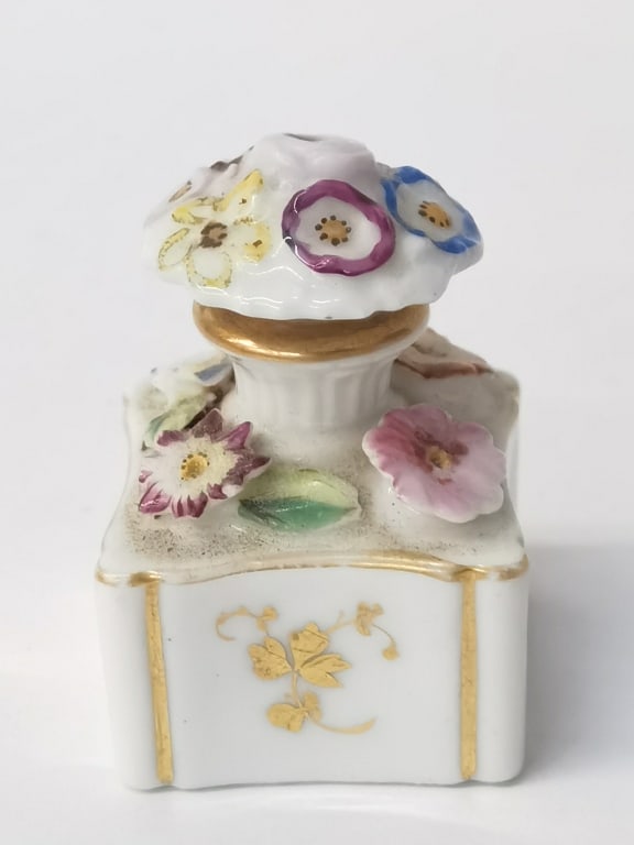 Antique French Gilt Porcelain Perfume Bottle: Antique French Gilt Porcelain Perfume Bottle, 2in