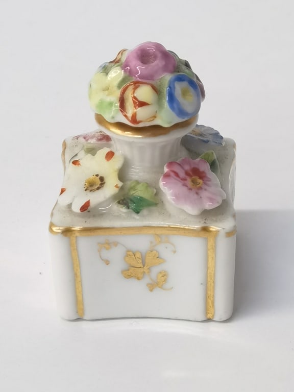 Antique French Gilt Porcelain Perfume Bottle: Antique French Gilt Porcelain Perfume Bottle, 2in