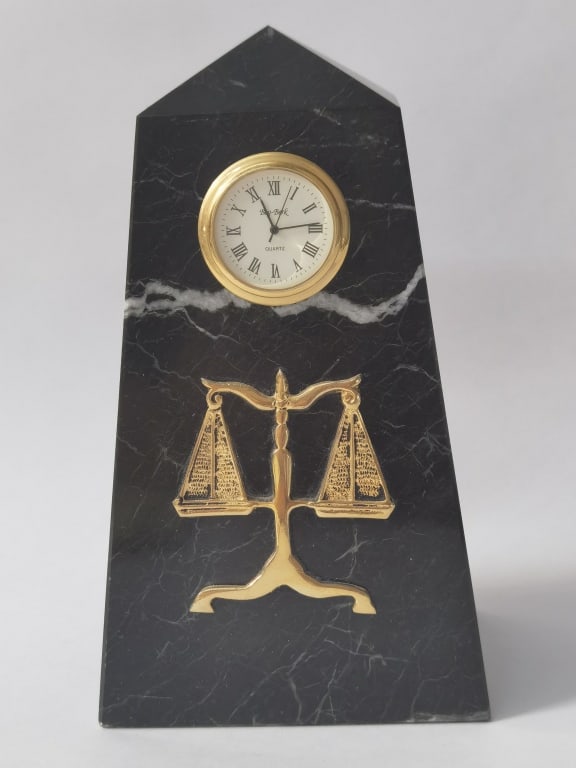 Vintage Bey-Berk Brass Inlay Marble Oblisk Table C: Vintage Bey-Berk Brass Inlay Marble Oblisk Table Clock, 7in