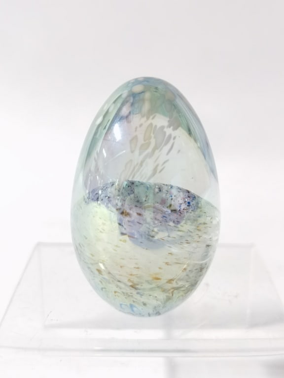 1983 MSH Iridescent Splatter Art Glass Egg Paperwe: 1983 MSH Iridescent Splatter Art Glass Egg Paperweight, 2 3/8in