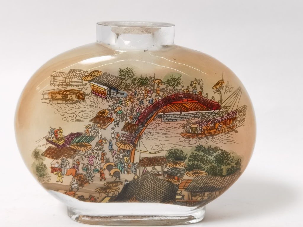 Large Chinese Reverse Painted Glass Snuff Bottle (1 of 4)