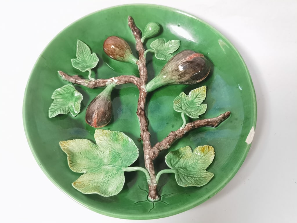 Antique Bordallo Pinheiro Porcelain Majolica Figs: Antique Bordallo Pinheiro Porcelain Majolica Figs Plate, 10.75in