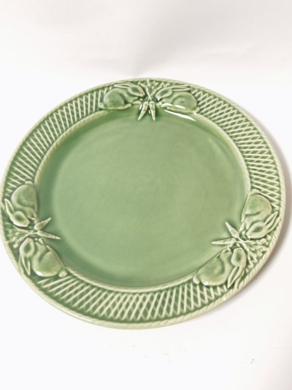 Bordallo Pinheiro Porcelain Green Rabbit Plate: Bordallo Pinheiro Porcelain Green Rabbit Plate, 8.25in