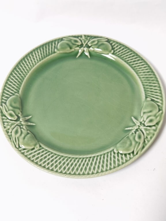 Bordallo Pinheiro Porcelain Green Rabbit Plate: Bordallo Pinheiro Porcelain Green Rabbit Plate, 8.25in