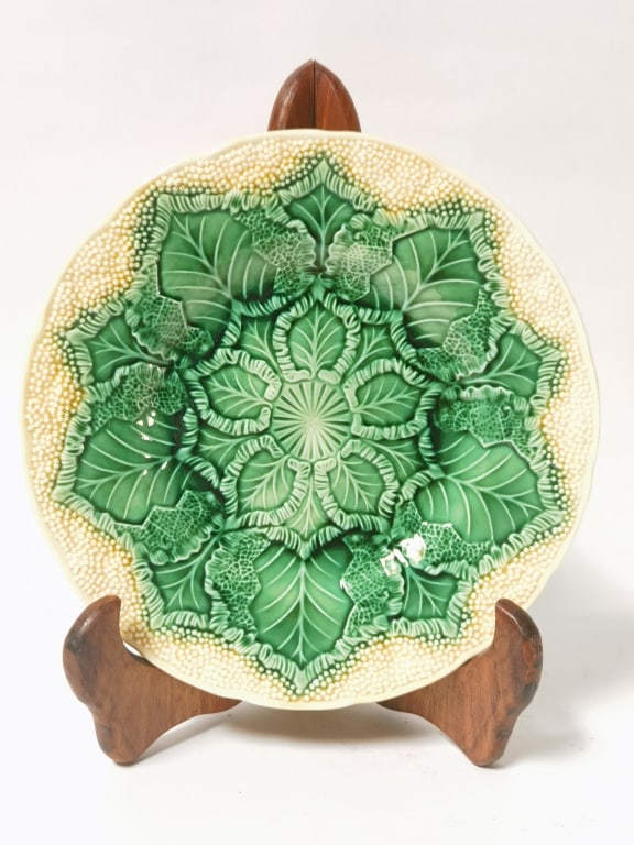 Antique Wedgwood Majolica Cauliflower Plate: Antique Wedgwood Majolica Cauliflower Plate, 8.25in