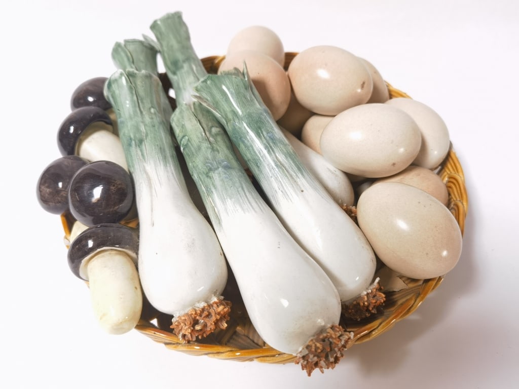 Vintage Bassano Italy Majolica Still Life Basket (1 of 6)