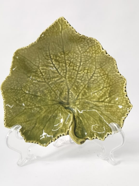 J. Willfred Porcelain Green Maple Leaf Plate: J. Willfred Porcelain Green Maple Leaf Plate, 7.5in