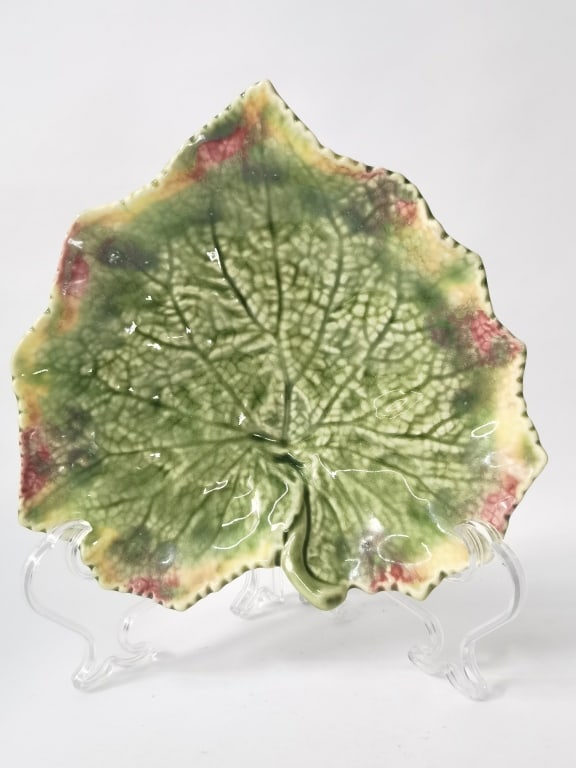 Vintage Bordallo Pinheiro Porcelain Maple Leaf Pla: Vintage Bordallo Pinheiro Porcelain Maple Leaf Plate, 7.5in