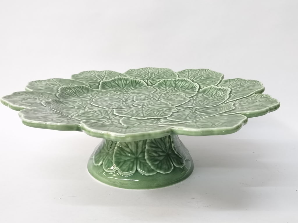 Vintage Bordallo Pinheiro Porcelain Geranium Cake: Vintage Bordallo Pinheiro Porcelain Geranium Cake Stand, 13in