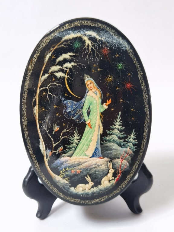 Vintage Signed Russian Palekh Oval Lacquer Box (1 of 5)