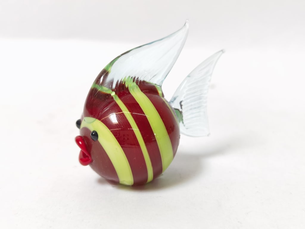 Vintage Murano Italy Red/Green Art Glass Fish: Vintage Murano Italy Red/Green Art Glass Fish, 2 5/8in by 1.5in