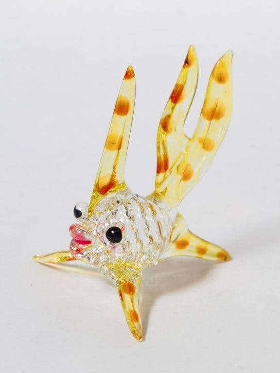 Vintage Murano Italy YellowClear Art Glass Fish: Vintage Murano Italy YellowClear Art Glass Fish, 2 1/8in by 2in