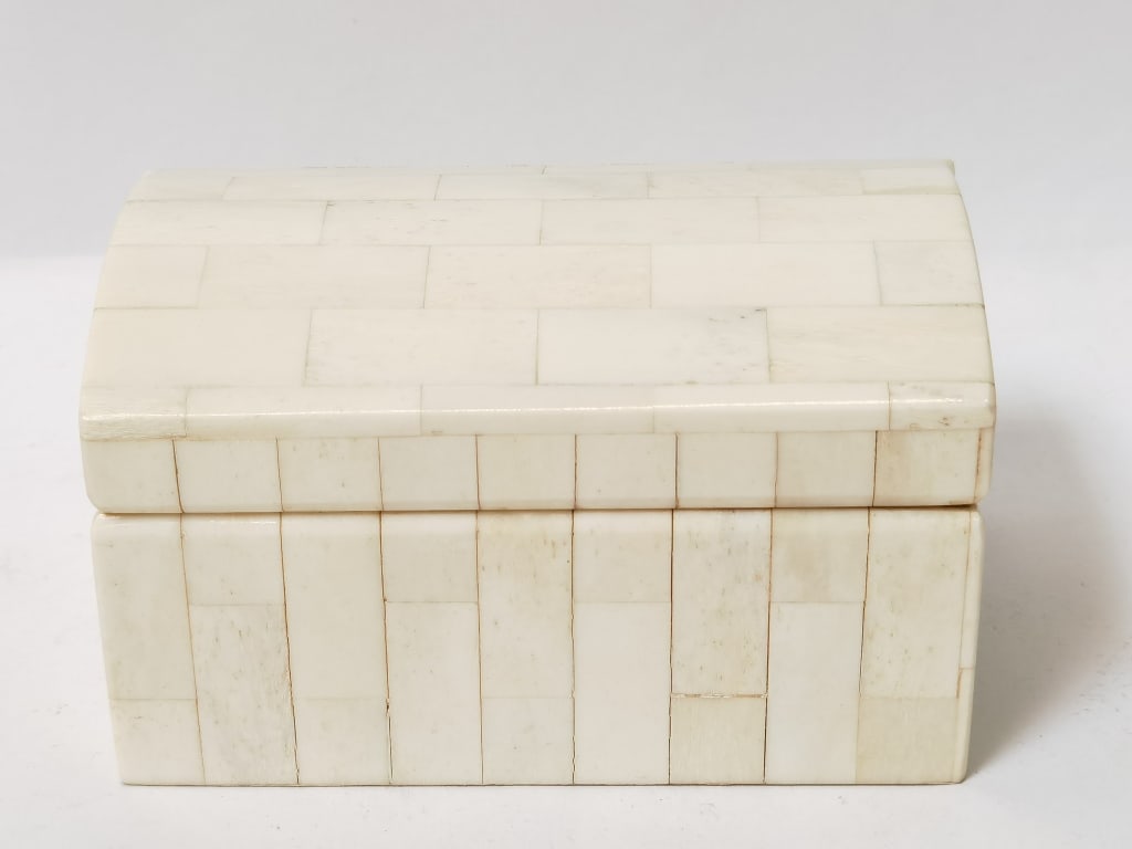 Vintage India Domed Rectangular Bone Inlay Box (1 of 4)