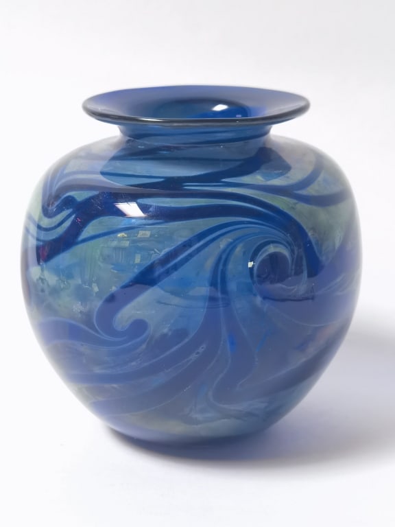 1979 Loren Chapman Blue Swirl Art Glass Vase: 1979 Loren Chapman Blue Swirl Art Glass Vase, 5in