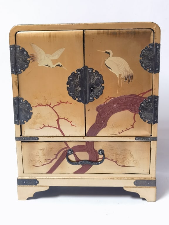 Signed Japanese Maki-e Jewelry Cabinet: Signed Japanese Maki-e Jewelry Cabinet, 9in by 7in by 4in