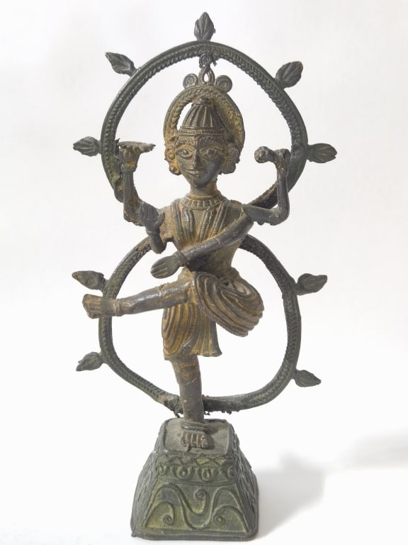 Antique Nepalese Bronze Four-Arm Buddha: Antique Nepalese Bronze Four-Arm Buddha, 8.75in