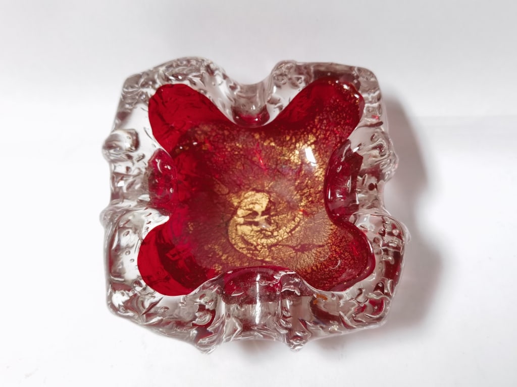 Murano Italy Bullicante Glitter Ruby Art Glass Ash: Murano Italy Bullicante Glitter Ruby Art Glass Ashtray, 4.75in by 2.25in